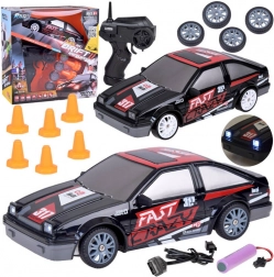 RC drift autó bójákkal és pót kerekekkel 1:24