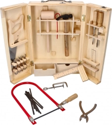 Fa doboz fém szerszámokkal