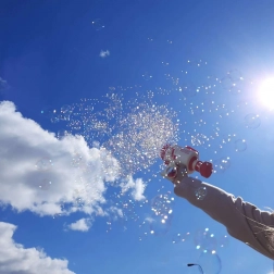 Buborékfújó pisztoly LED fénnyel – rózsaszín rakétás buborékfújó