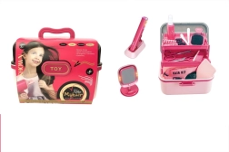 Gyermek hajstúdió hajvasalóval és tükörrel