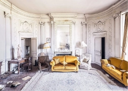 RAVENSBURGER kirakó – Elveszett helyek: fehér szoba (1000 darab)