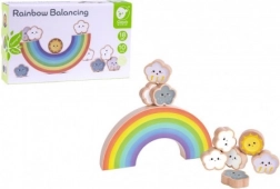 Fa egyensúlyozó szivárvány felhőkkel