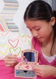 Kozmetikai ládika készítése és festése