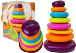 Színes piramis gyűrűkkel gyerekeknek