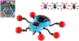 Pók mászik az üvegen