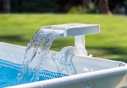 Medencés vízesés LED világítással, áram nélkül