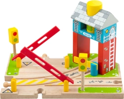 Fa vasúti átjáró jelzőtáblával