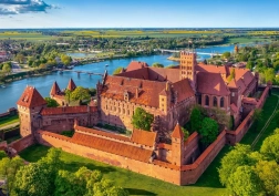 500 darabos puzzle - Kilátás a Malbork Várra, Lengyelország