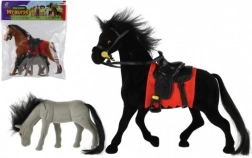 Játék ló nyereggel és csikóval