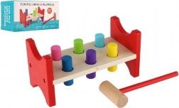 Fa kalapácsos ütögető játék a finommotorika fejlesztésére