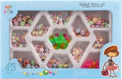 Műanyag gyöngyszett dobozban gyerekeknek