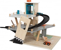 small foot fa játékgarázs versenypályával