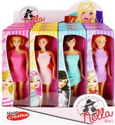 Baba színes ruhában