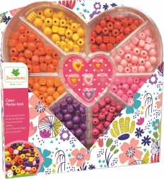 Fa gyöngyök szívalakú tárolódobozban