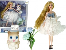 Emily baba kiscicával és virágokkal