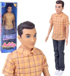 Anlily baba fiú, barna hajú Paulo kockás ingben és sötét nadrágban