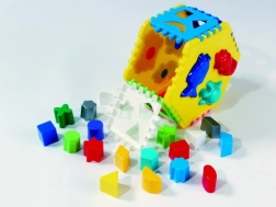 Galaxis hatszögű bedobó – fejlesztő játék a finommotorikaért