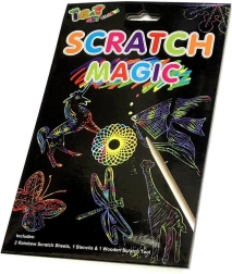 Szivárványos kaparólapok sablonokkal és fa tollal