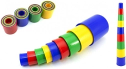 Színes egymásra rakható pohártorony