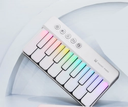 Fehér mini zongora gyerekeknek