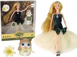 Emily baba hosszú hajjal, kiscicával és virágdísszel