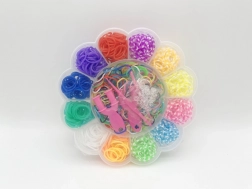 Loom Bands karkötőkészítő gumik készlet – virág alakú doboz, 900 db