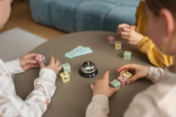 Gyors kockák – észlelési társasjáték gyerekeknek