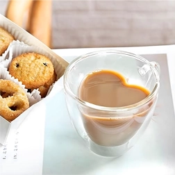 Szív alakú üvegbögre 250 ml, dupla falú, hőálló boroszilikát üveg