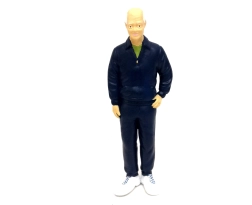 Férfi figura melegítőben, 13,6 cm
