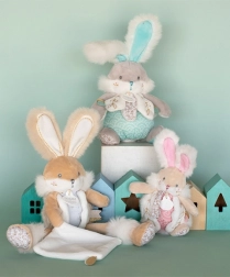 Plüss nyuszi csörgővel és cumitartóval 21 cm