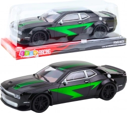Sportautó meghajtással fekete zöld vonalakkal