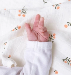 Muszlin pelenkák virágmintával – A Little Lovely Company