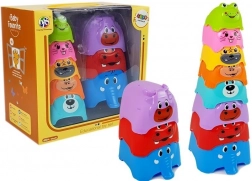 Piramis műanyag poharakkal a babaállatok számára