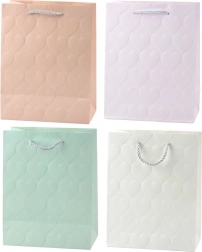 Elegáns ajándéktáska dombornyomott szívekkel 23 x 18 x 10,5 cm