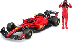 Ferrari F1 SF-23 1:24 Carlos Sainz figurával és vitrines dobozzal a Bburagótól