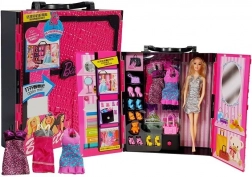 divatos babaszekrény rózsaszín bőrönd kiegészítő készlettel