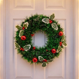 Karácsonyi koszorú magyallal és díszgömbökkel, 40 cm