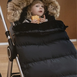 Téli bundazsák babakocsiba és szánkóra műszőrme kapucnival – fekete