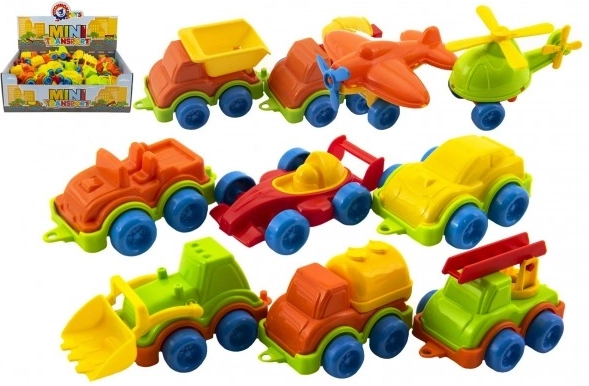 Mini műanyag járművek 10–12 cm, szabadon futó, vegyes típusok (42 db/doboz)
