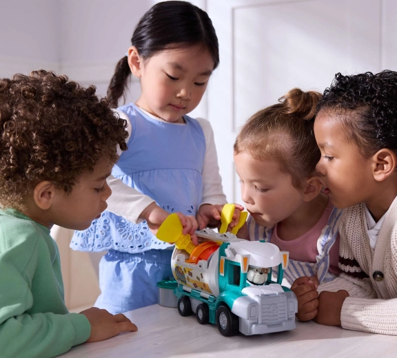 Minden küldetésre kész építő teherautó