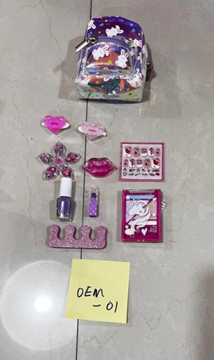 Gyerek stílusos készlet kozmetikai hátizsákkal