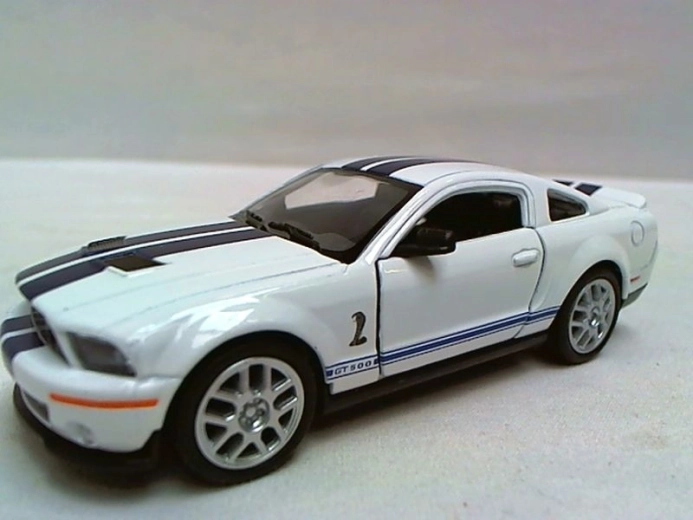 Shelby autómodell 15 cm