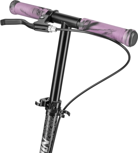 Testreszabható kormány és kényelmes markolatok