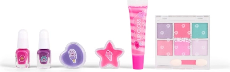 Fényes ajkak és játékos tincsek