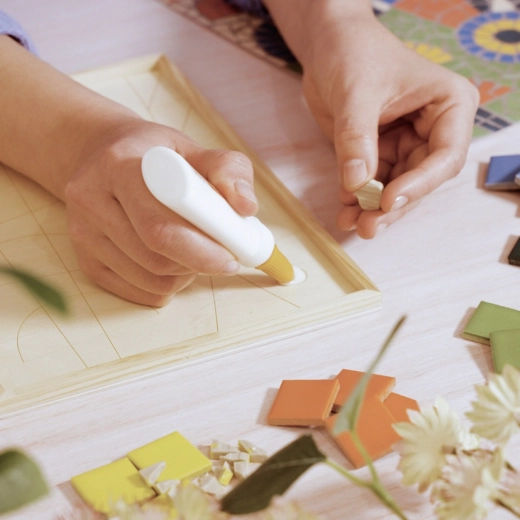 Könnyű ragasztás és pontos elhelyezés