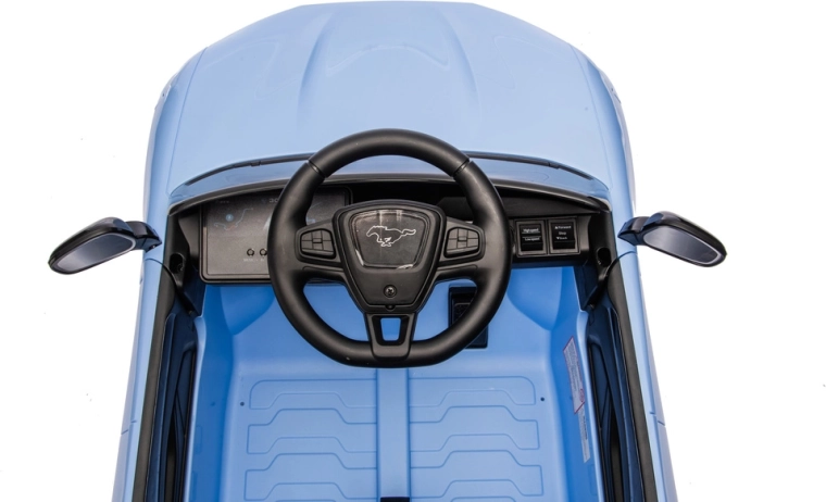 Vezérlőelemek a kormányon és belső tér