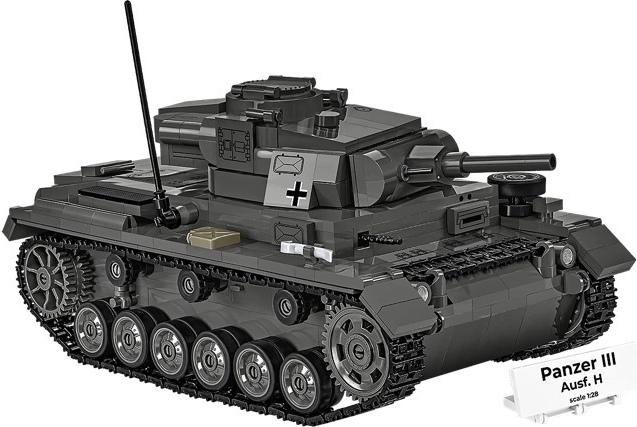Autentikus tank mozgatható lánctalpakkal és forgatható toronnyal