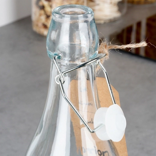 Kristálytiszta üveg a stílusos szervírozáshoz