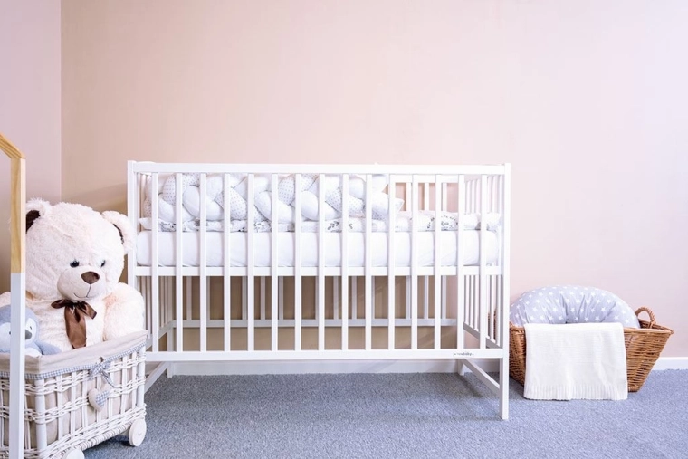 Biztonságos és stabil fenyőfa konstrukció