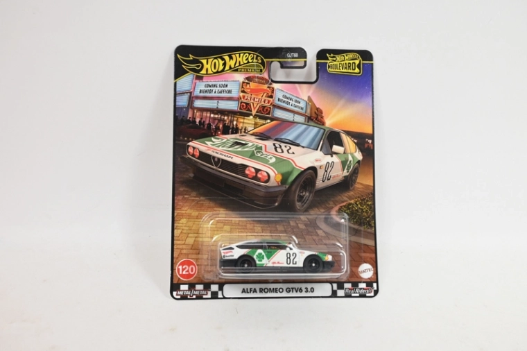 Hot Wheels Premium Alfa Romeo GTV6 3.0 gyűjtői modell